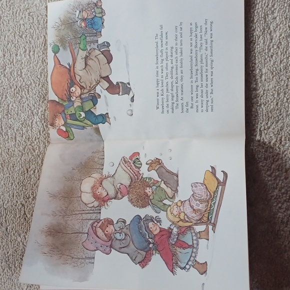 Strawberry Shortcake and the Winter That Would Not End book. 1980's - Picture 4 of 5